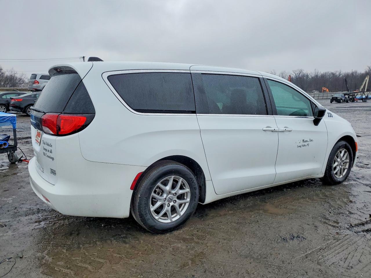2024 Chrysler Voyager Lx - Фото 3