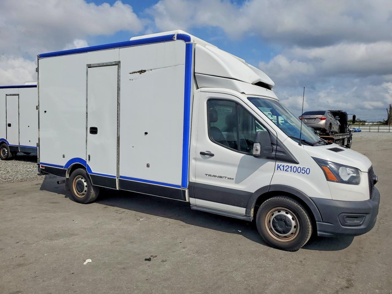 2020 Ford Transit Delivery Truck - Фото 4