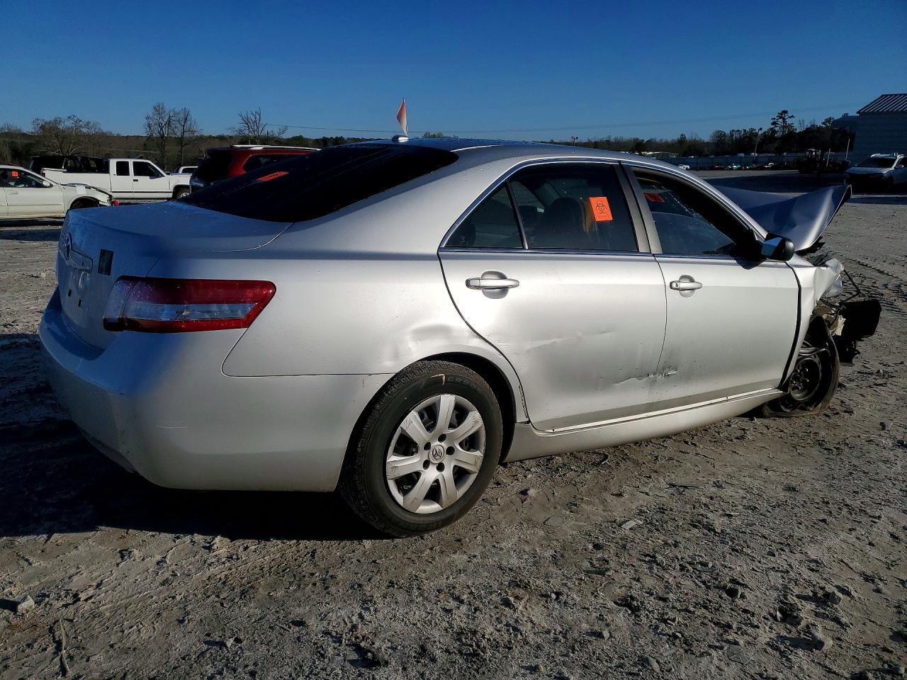 2010 Toyota Camry Base - Фото 3