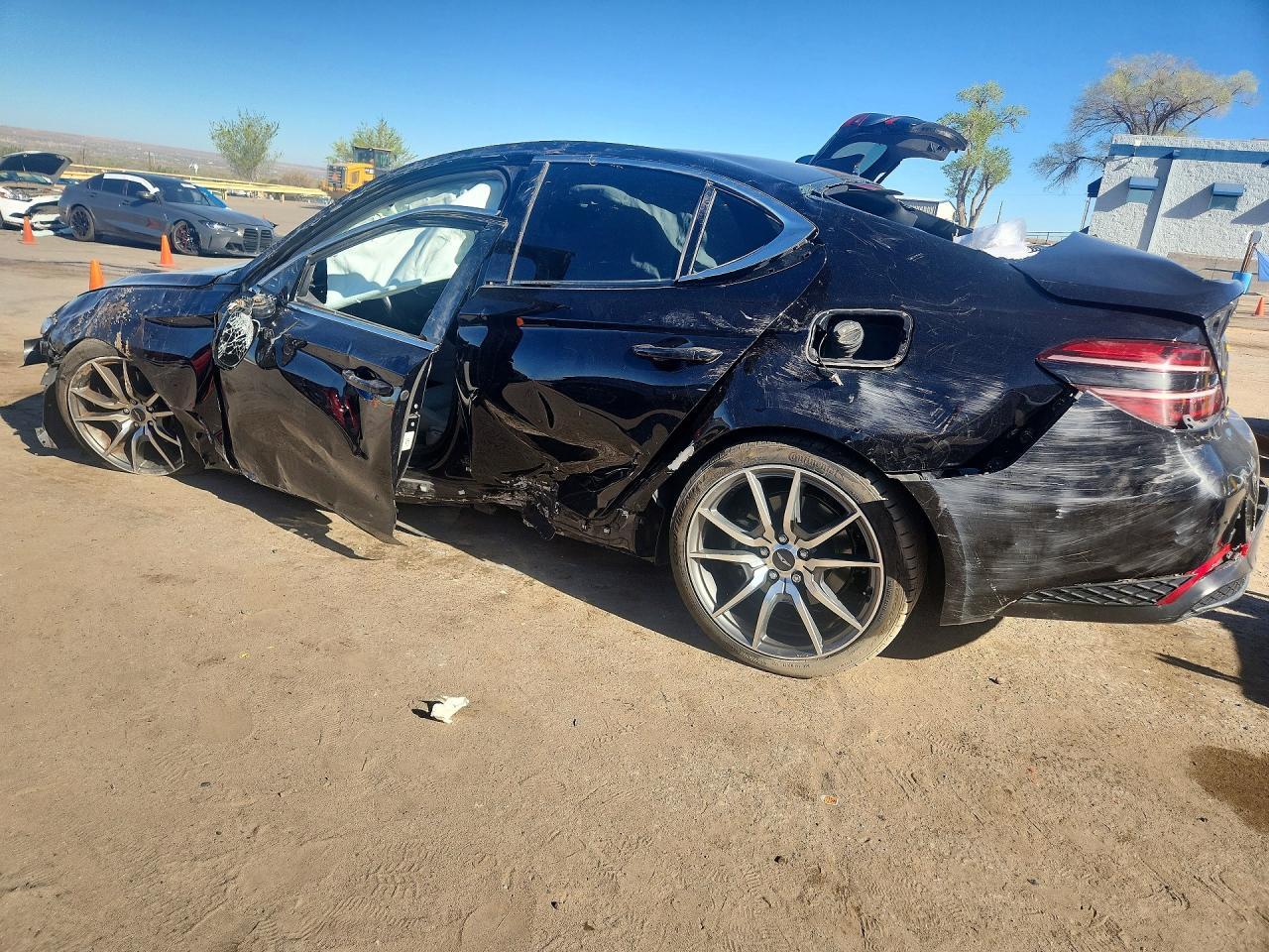 2023 Genesis G70 2.0T - Фото 2