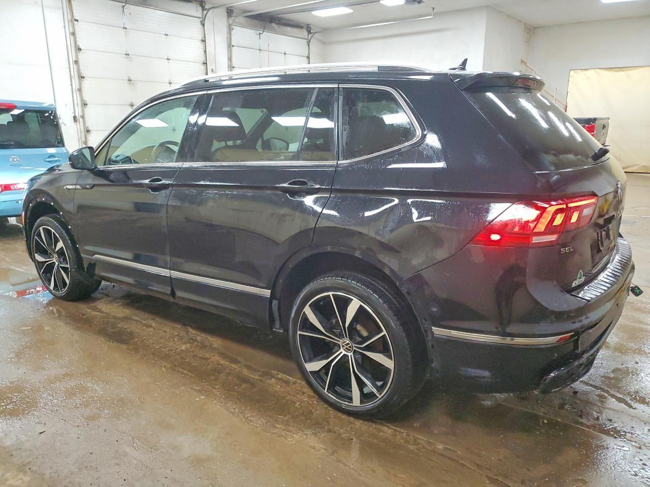 2024 Volkswagen Tiguan Sel R-Line Black - Image 2