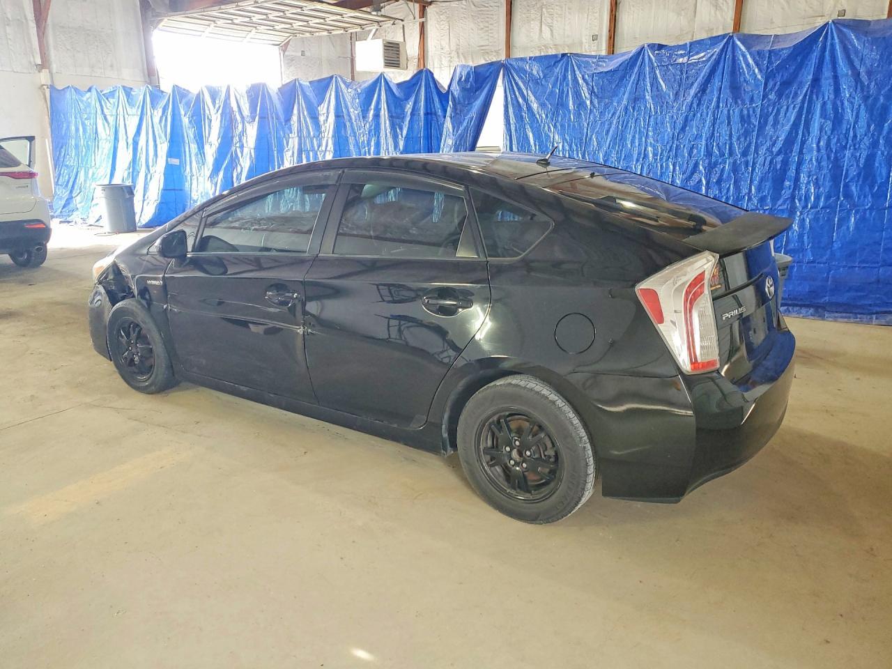 2013 Toyota Prius Two - Фото 2