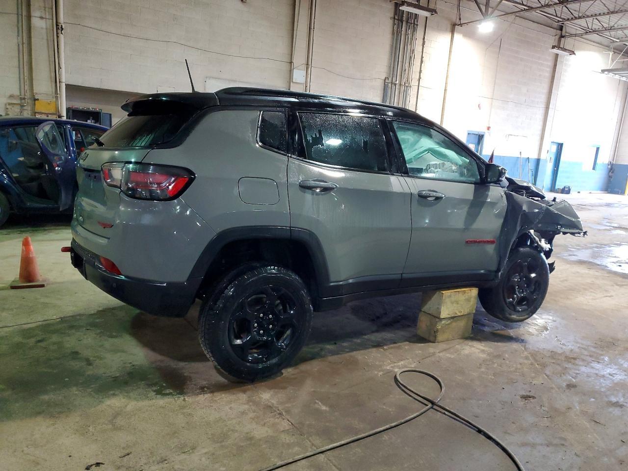 2023 Jeep Compass Trailhawk - Фото 3