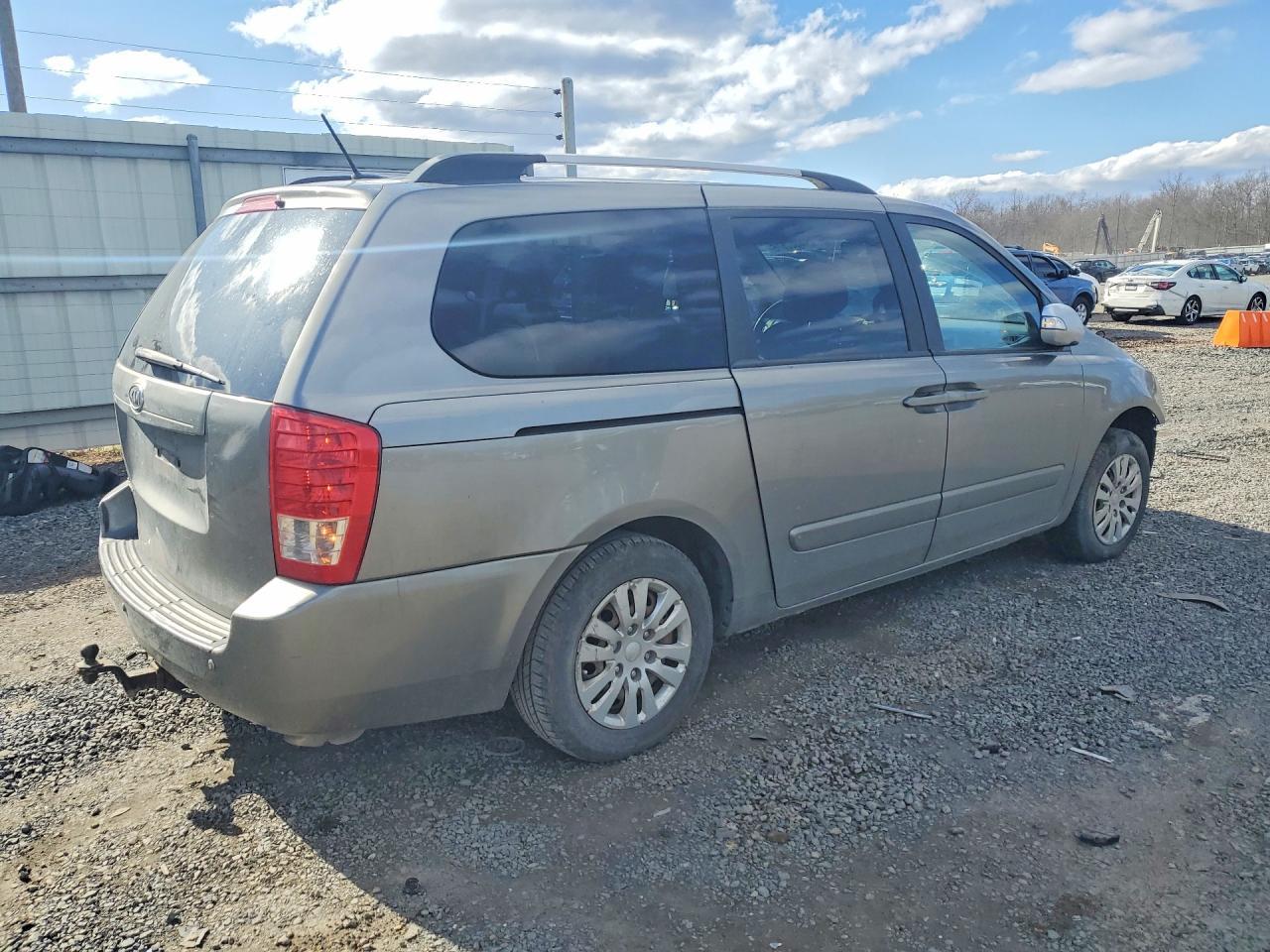 2012 Kia Sedona Lx - Фото 3
