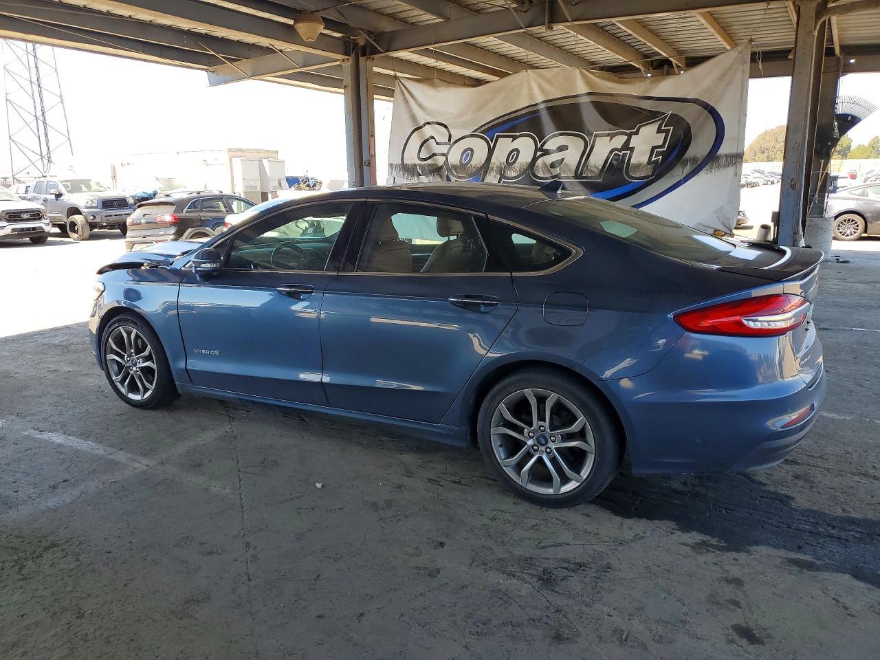 2019 Ford Fusion Titanium - Image 2