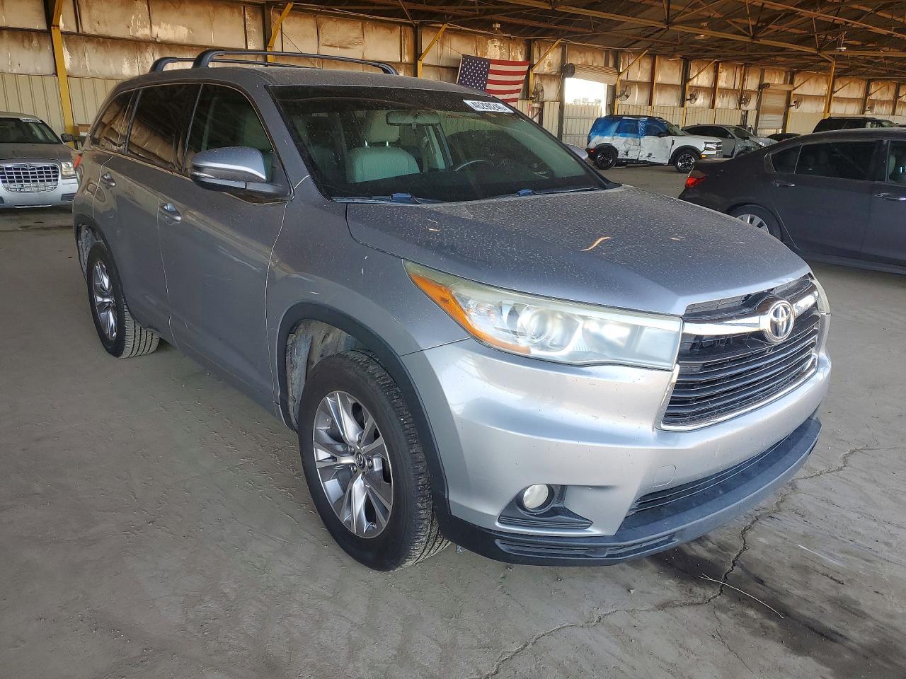 2016 Toyota Highlander Le Plus - Image 4