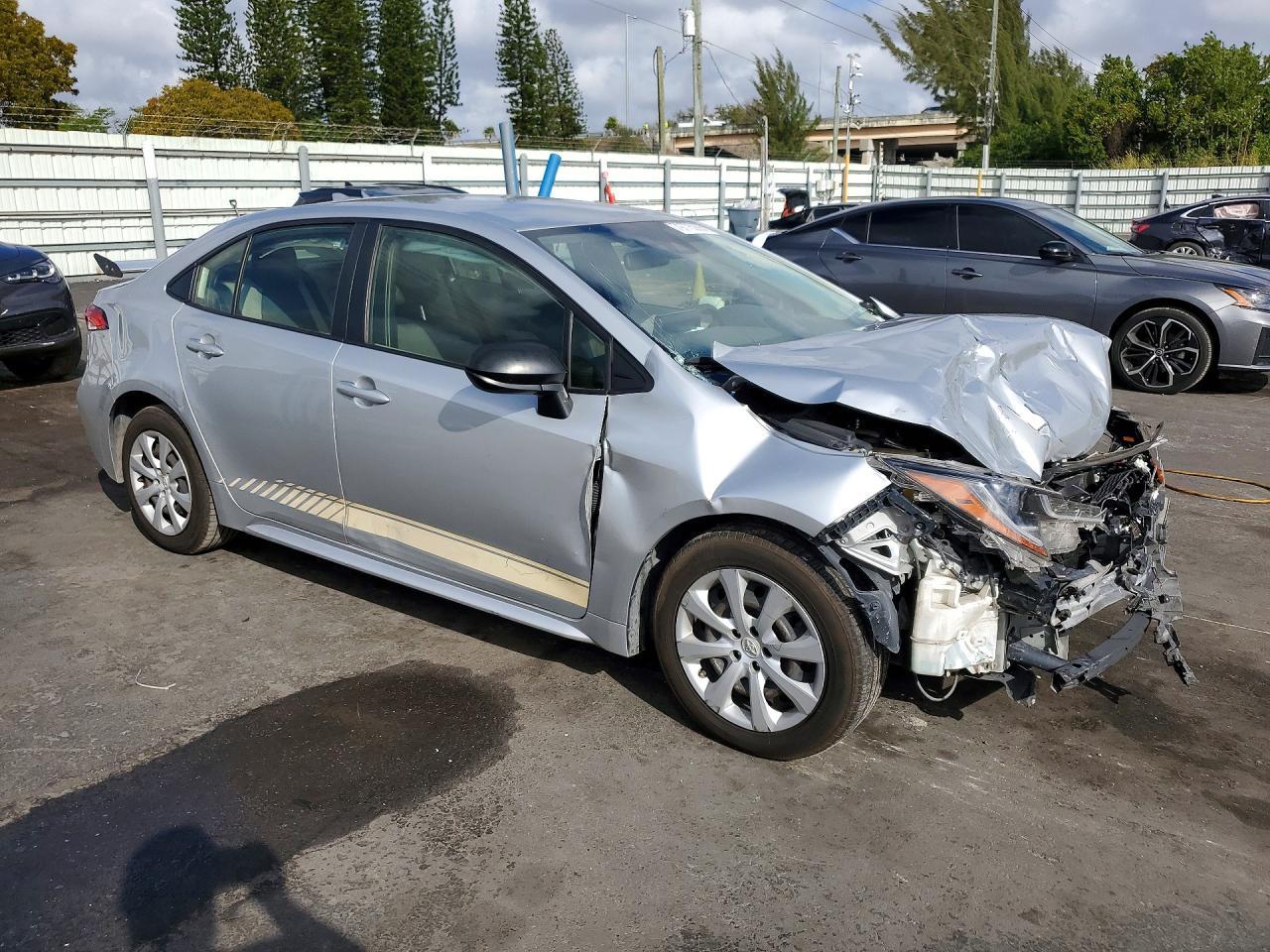 2022 Toyota Corolla Le - Фото 4