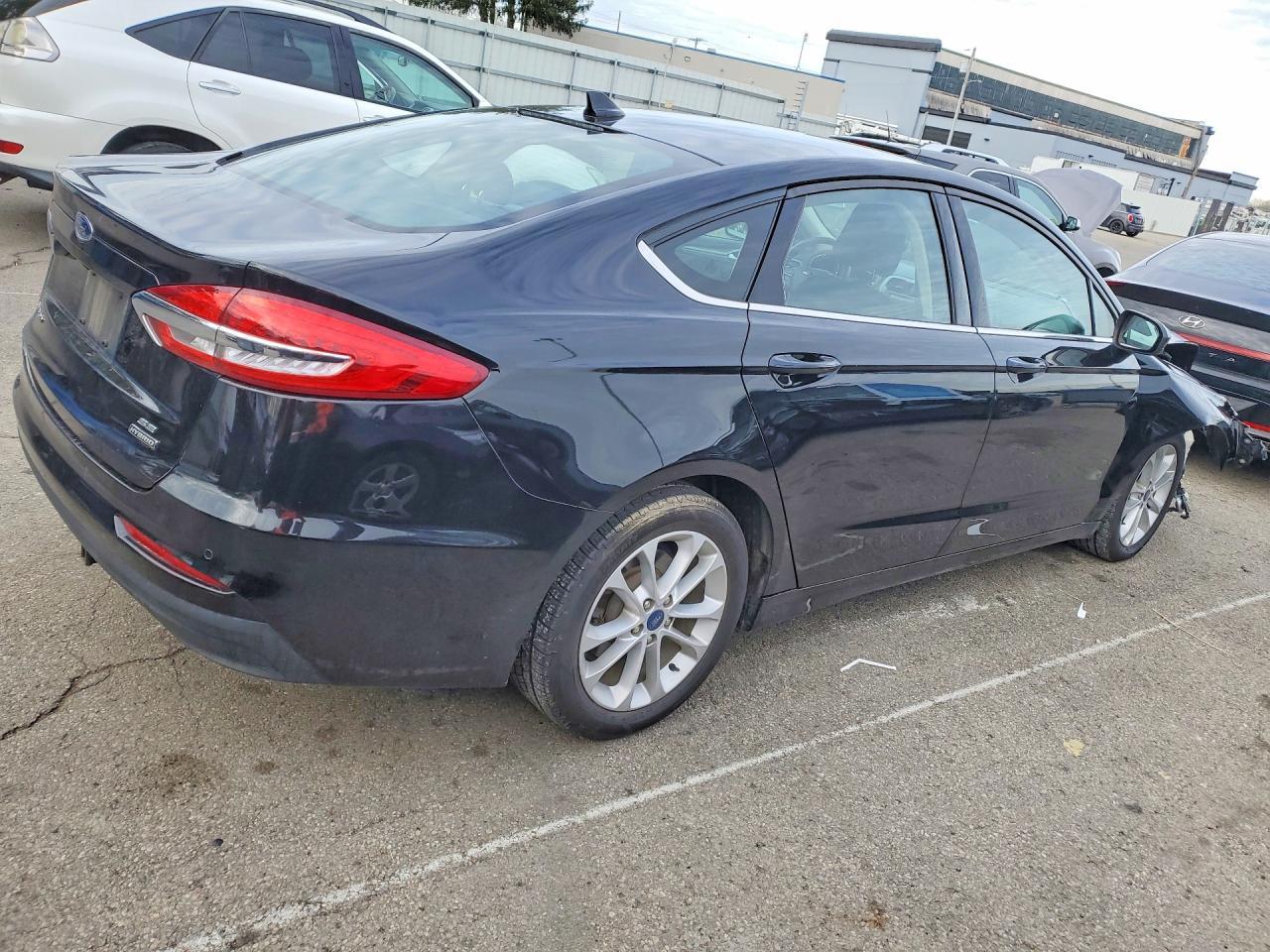 2020 Ford Fusion Se - Фото 3