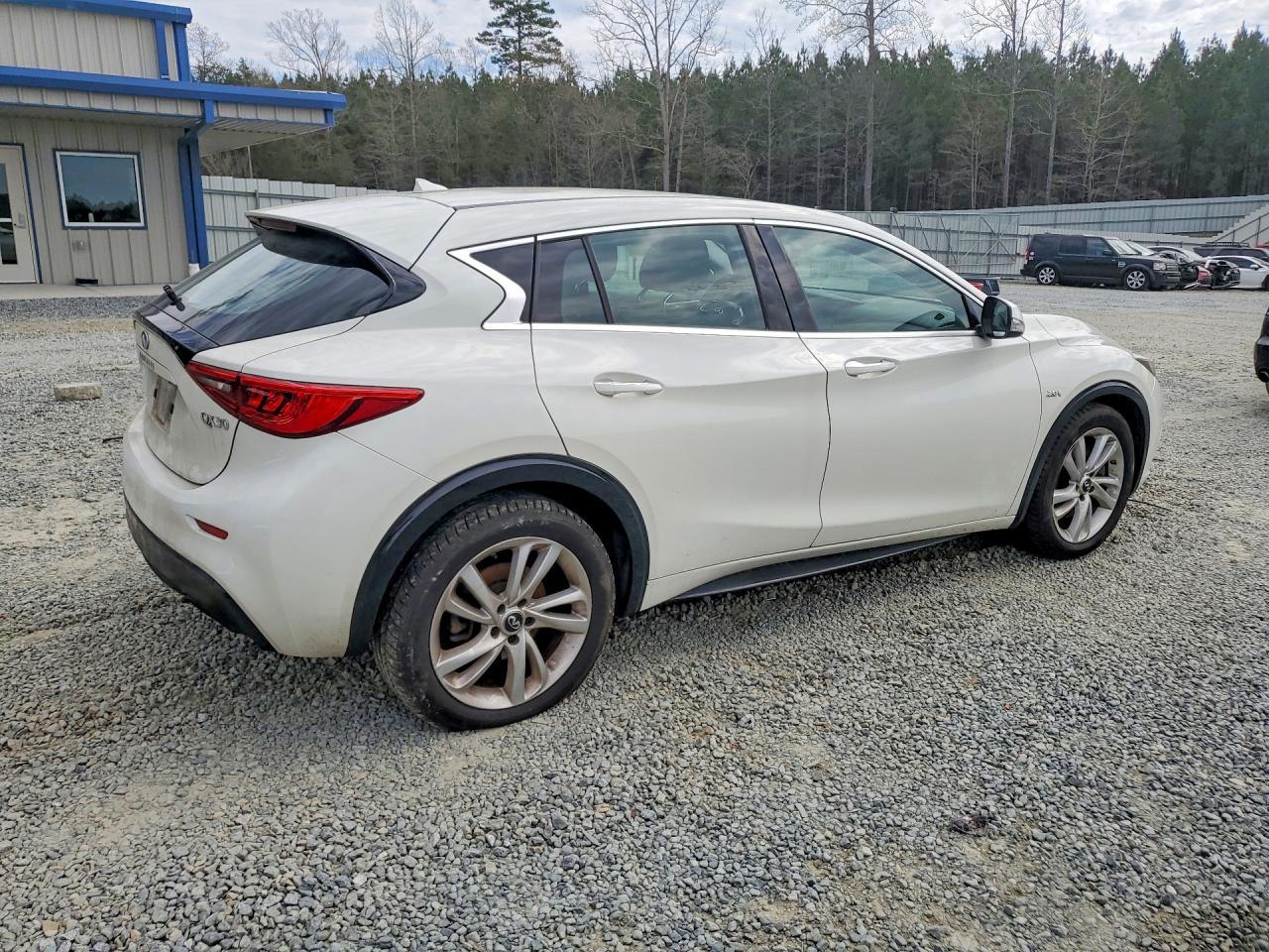 2017 Infiniti Qx30 Base - Фото 3