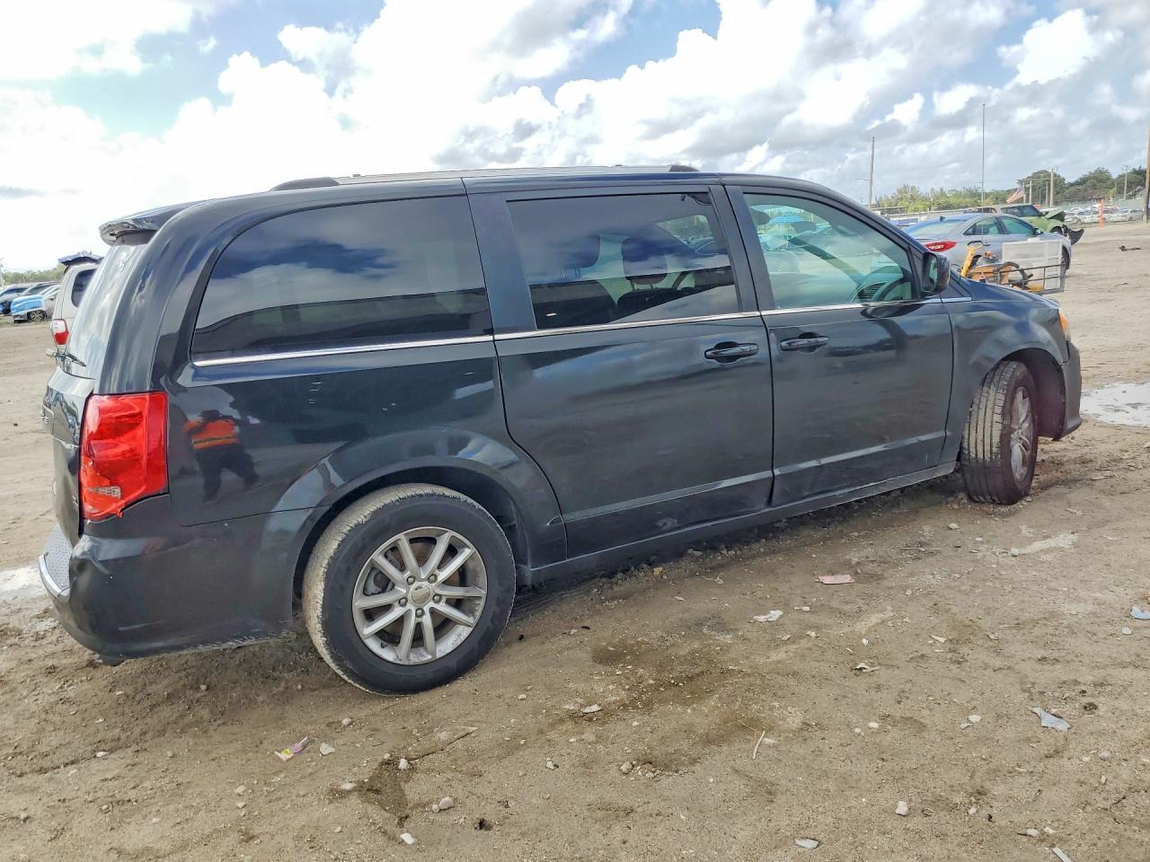 2019 Dodge Grand Caravan Sxt - Image 3