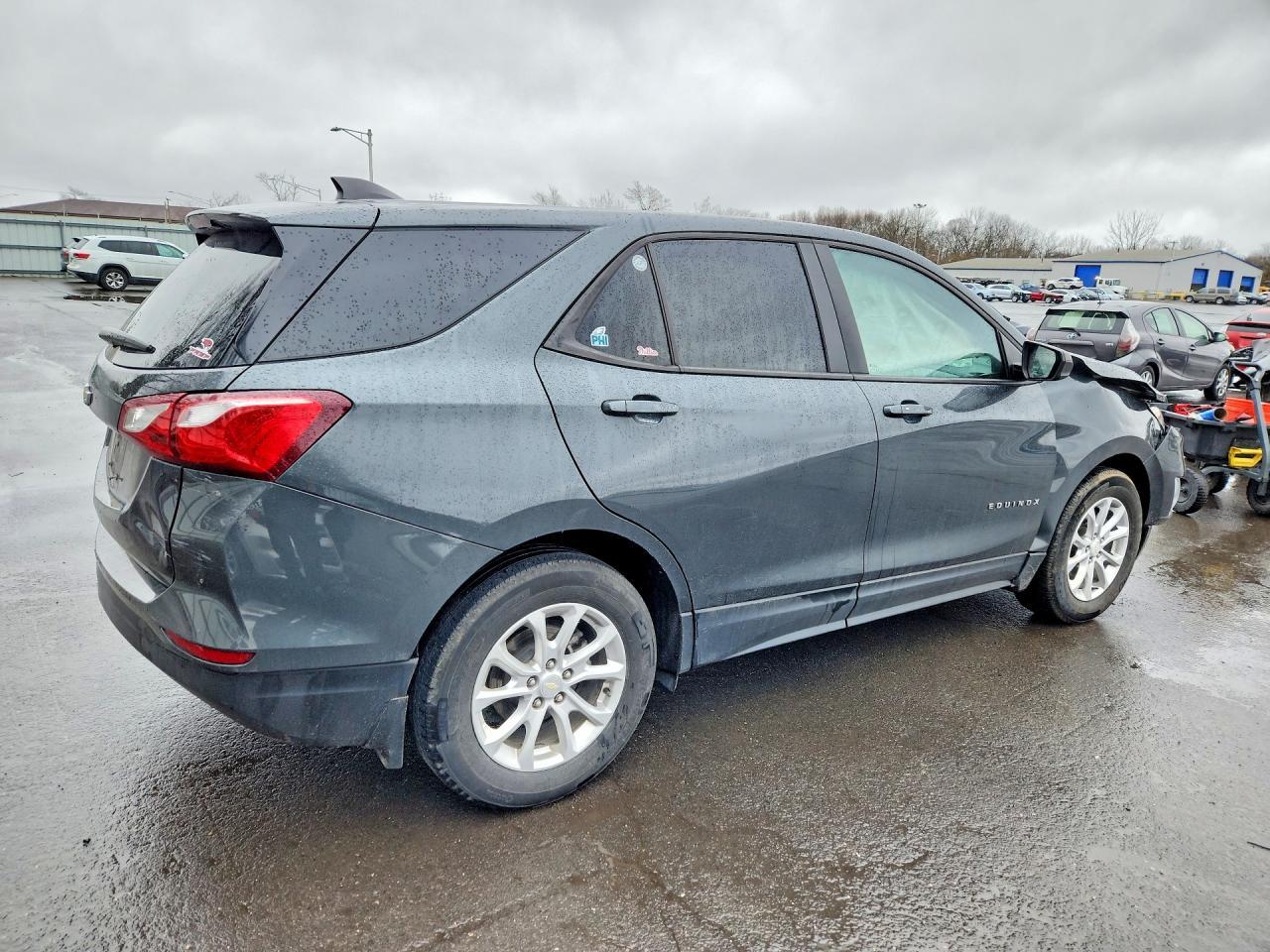 2020 Chevrolet Equinox Ls - Image 3