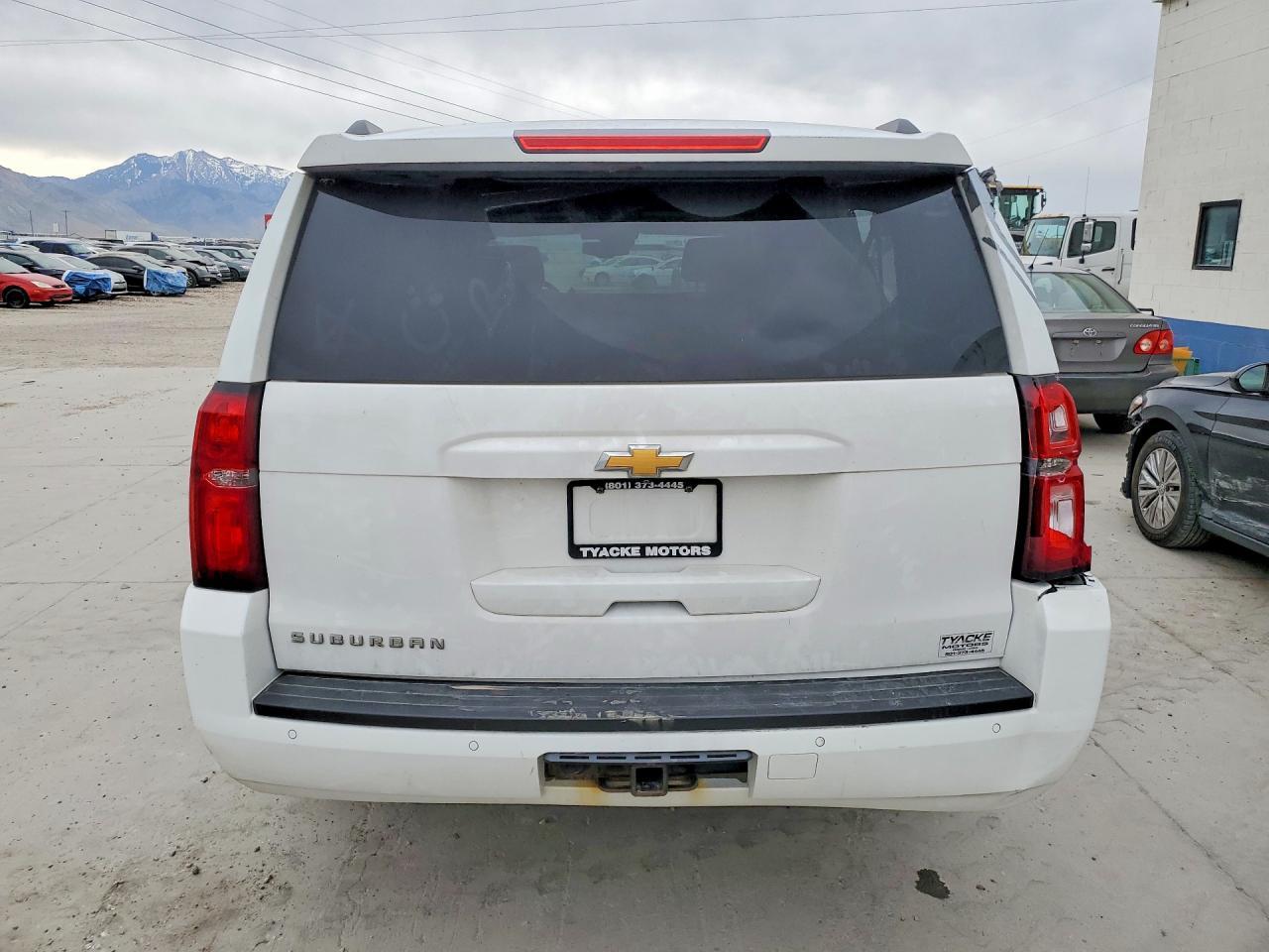 2015 Chevrolet Suburban - Фото 6