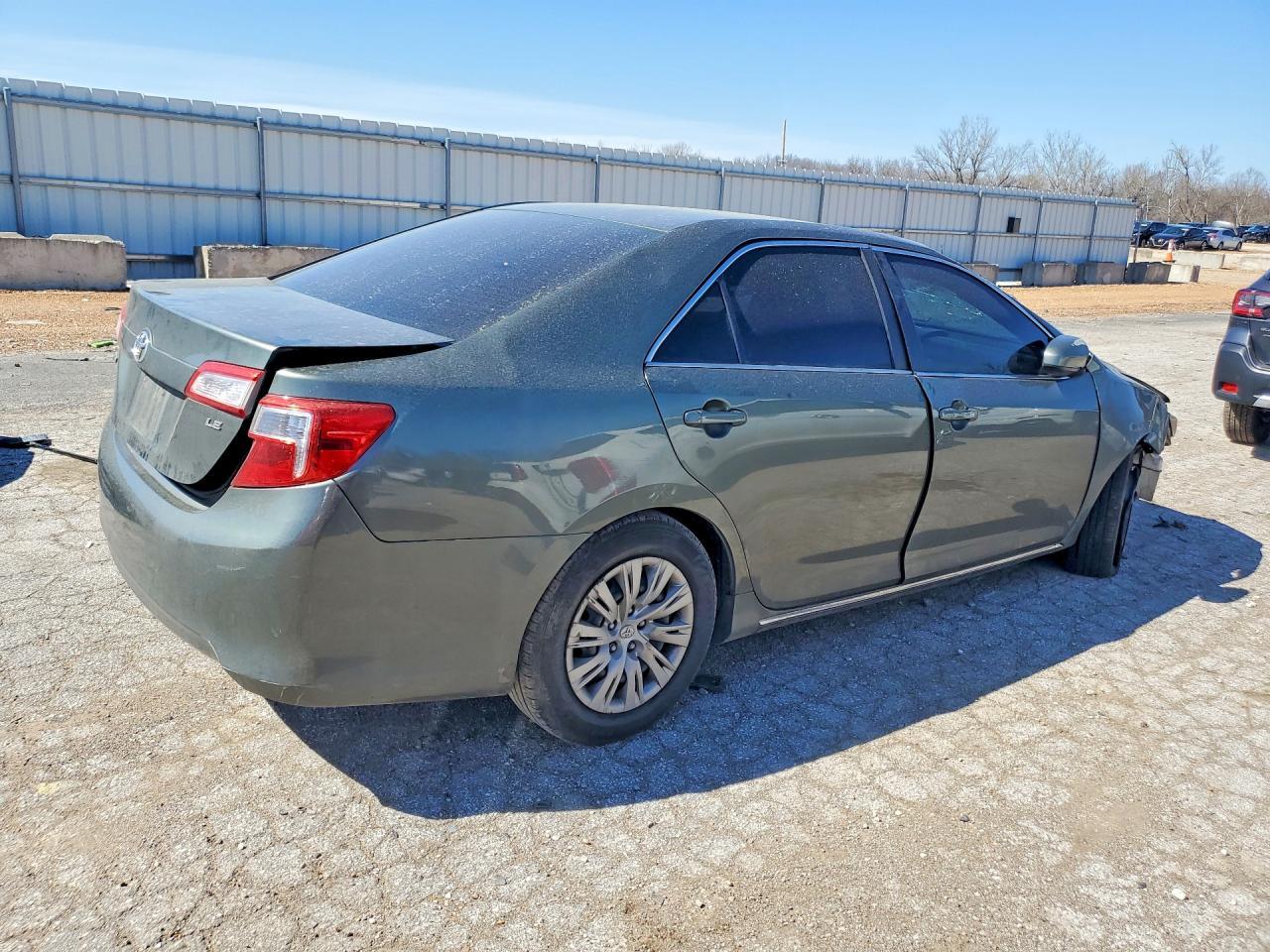 2013 Toyota Camry Le - Image 3