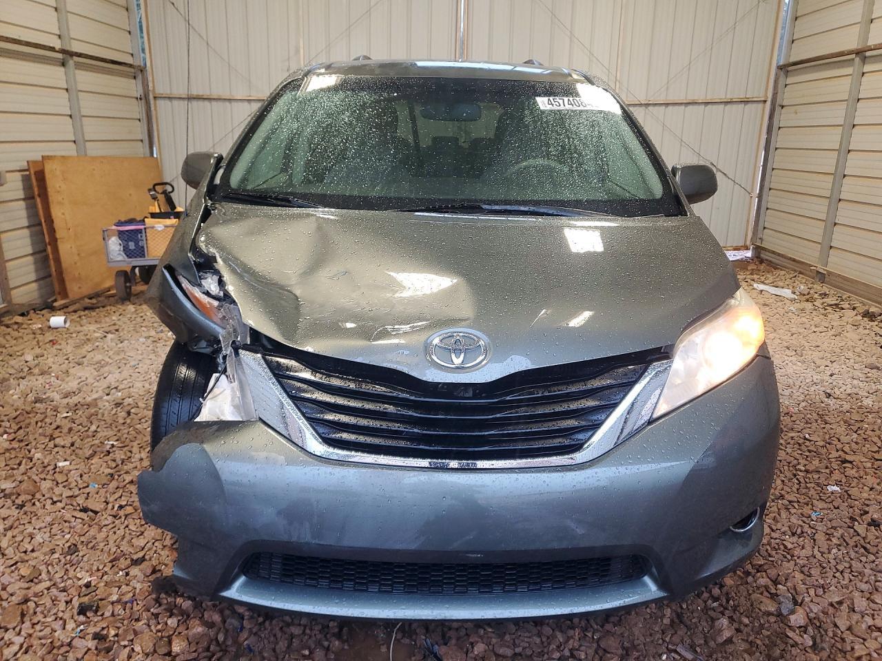 2011 Toyota Sienna Le 8-Passenger - Фото 5