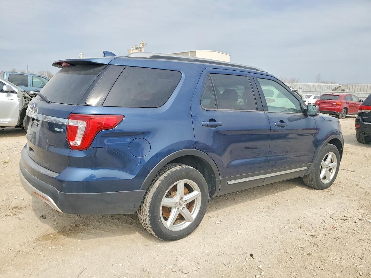 2016 Ford Explorer Xlt - Фото 3