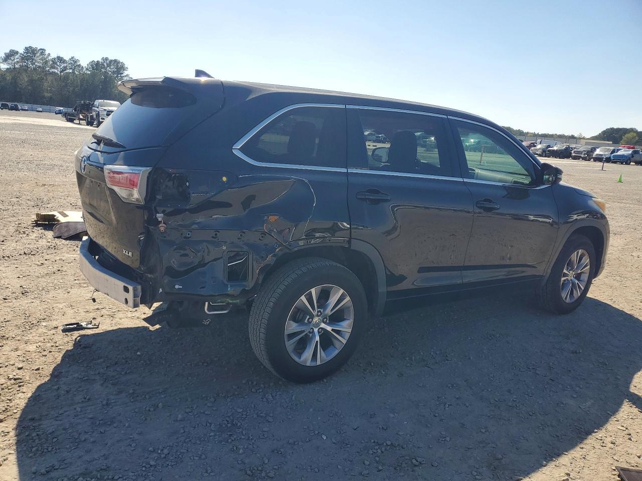 2015 Toyota Highlander Xle - Image 3