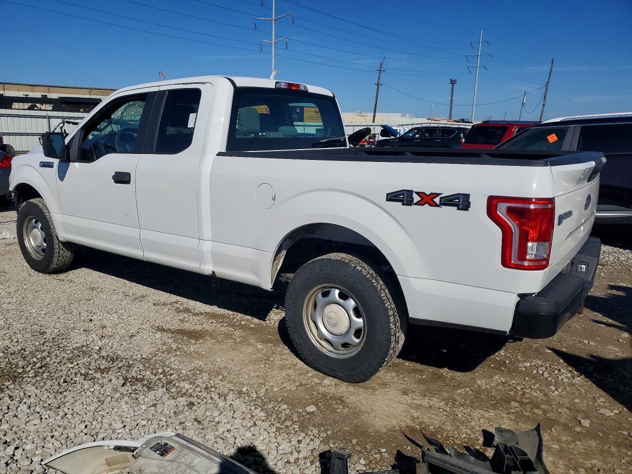 2016 Ford F150 Super Cab - Фото 2