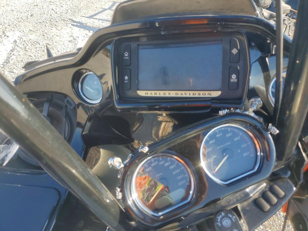 2018 Harley-Davidson Fltrxs Road Glide Special - Image 7