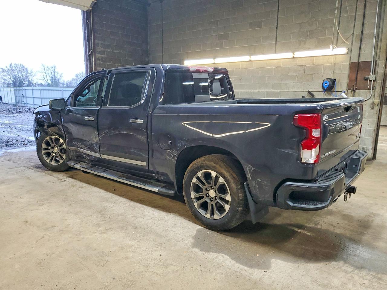 2022 Chevrolet Silverado K1500 High Country - Фото 2