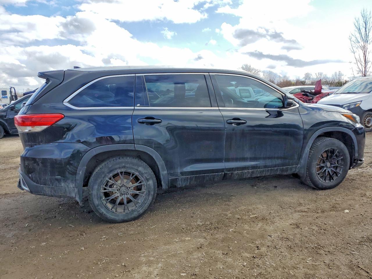 2018 Toyota Highlander Limited - Image 3