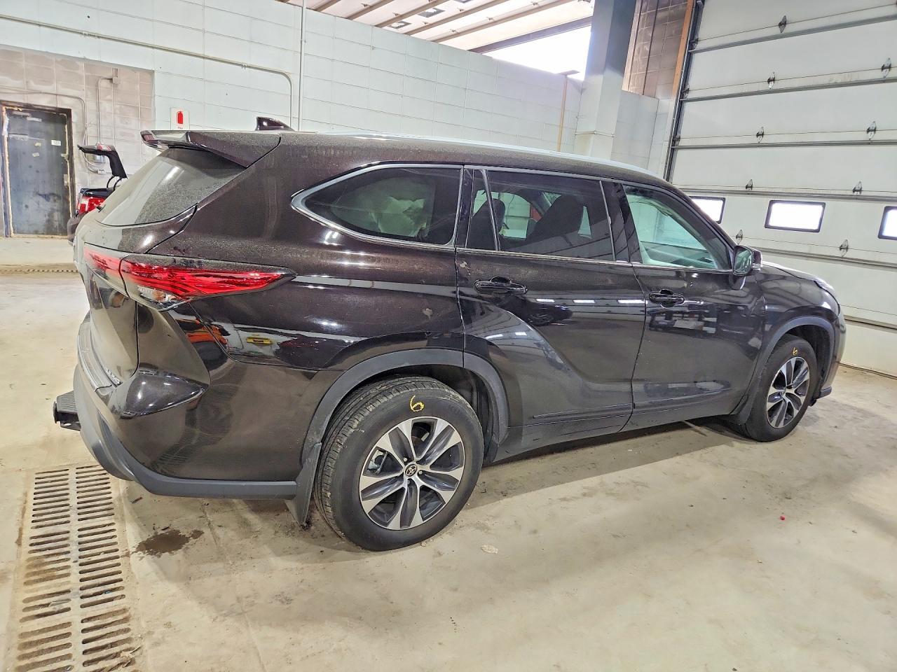 2022 Toyota Highlander Xle - Фото 3