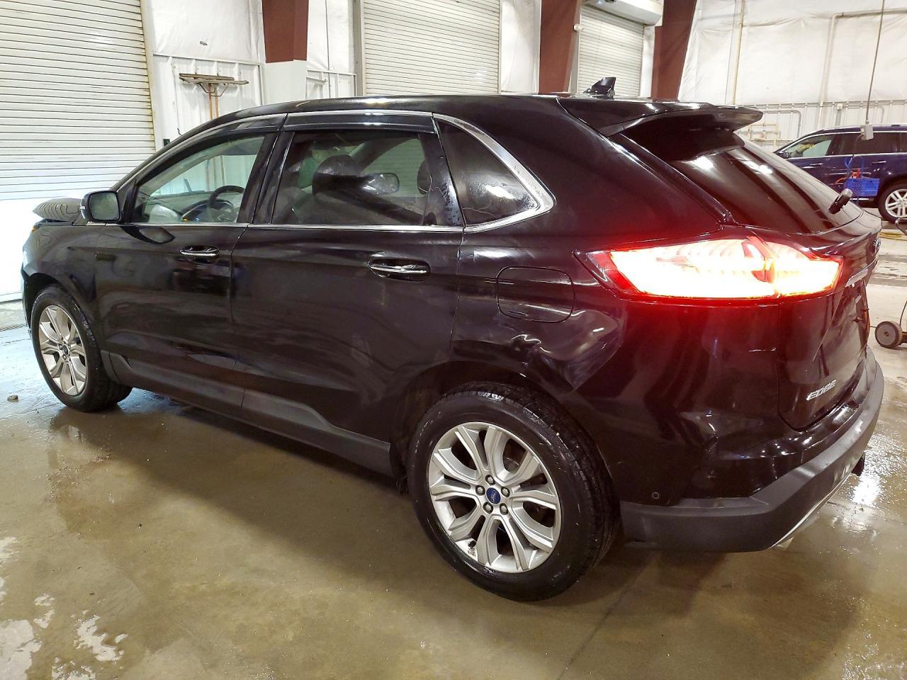 2019 Ford Edge Titanium - Image 2