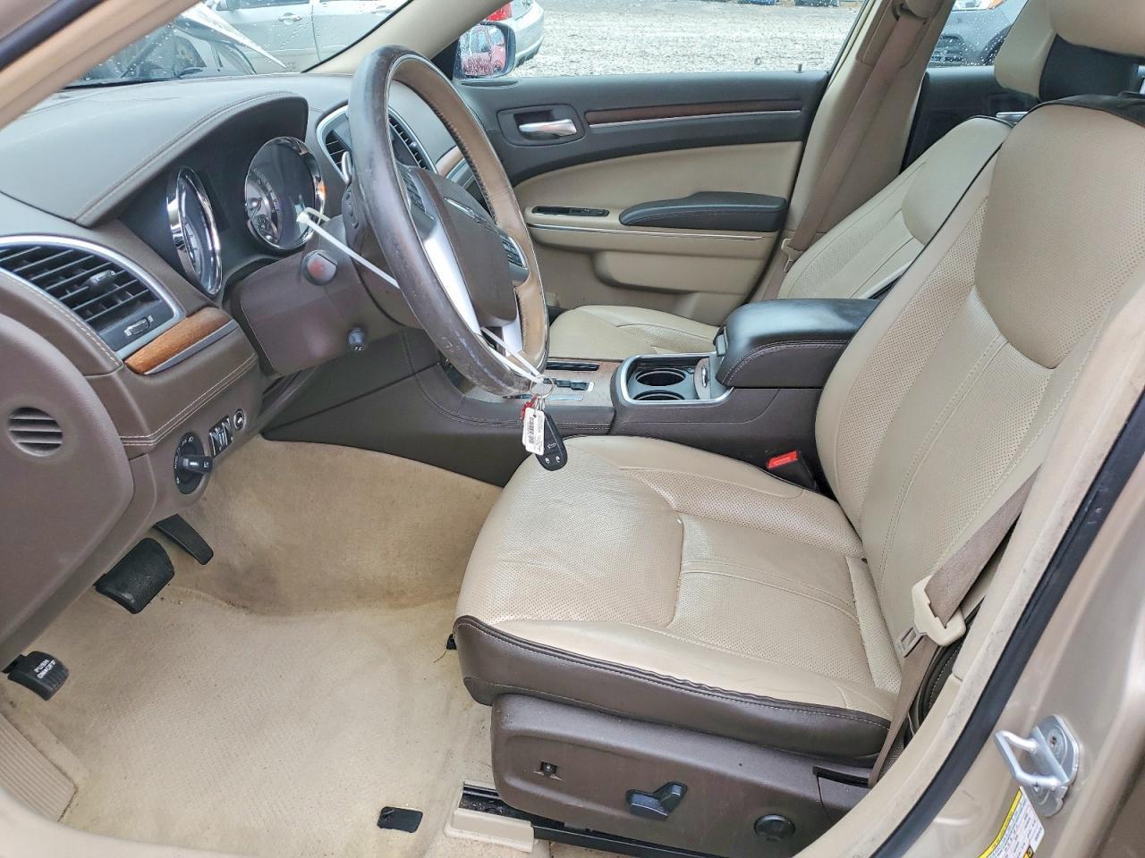 2012 Chrysler 300C Luxury - Image 7