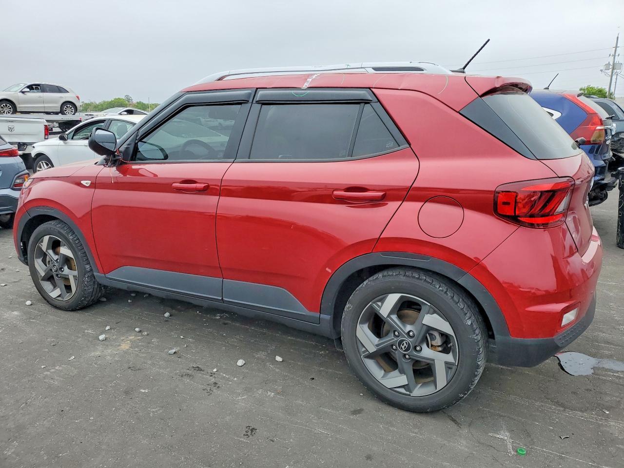 2023 Hyundai Venue Sel - Image 2