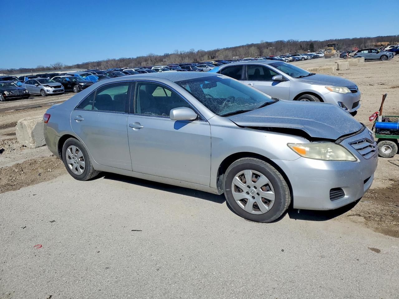 2010 Toyota Camry Le - Image 4