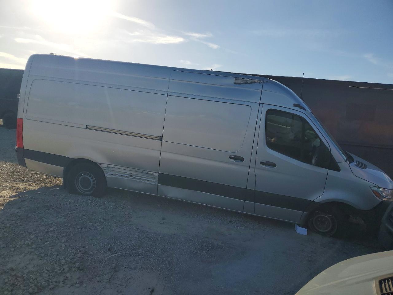 2023 Mercedes Benz Sprinter 2500 Delivery Van - Фото 4
