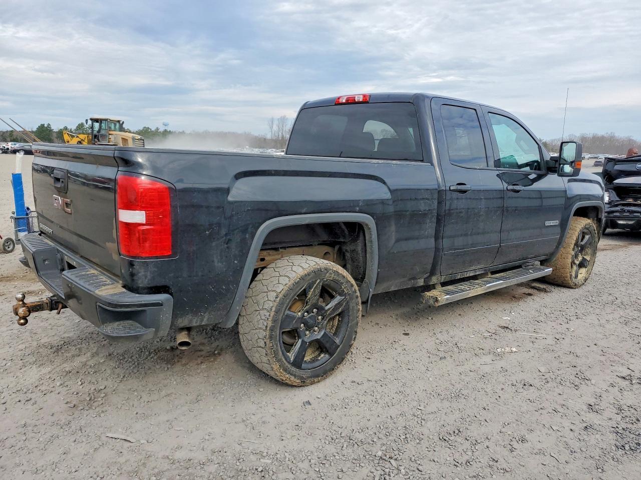 2017 GMC Sierra K1500 - Image 3