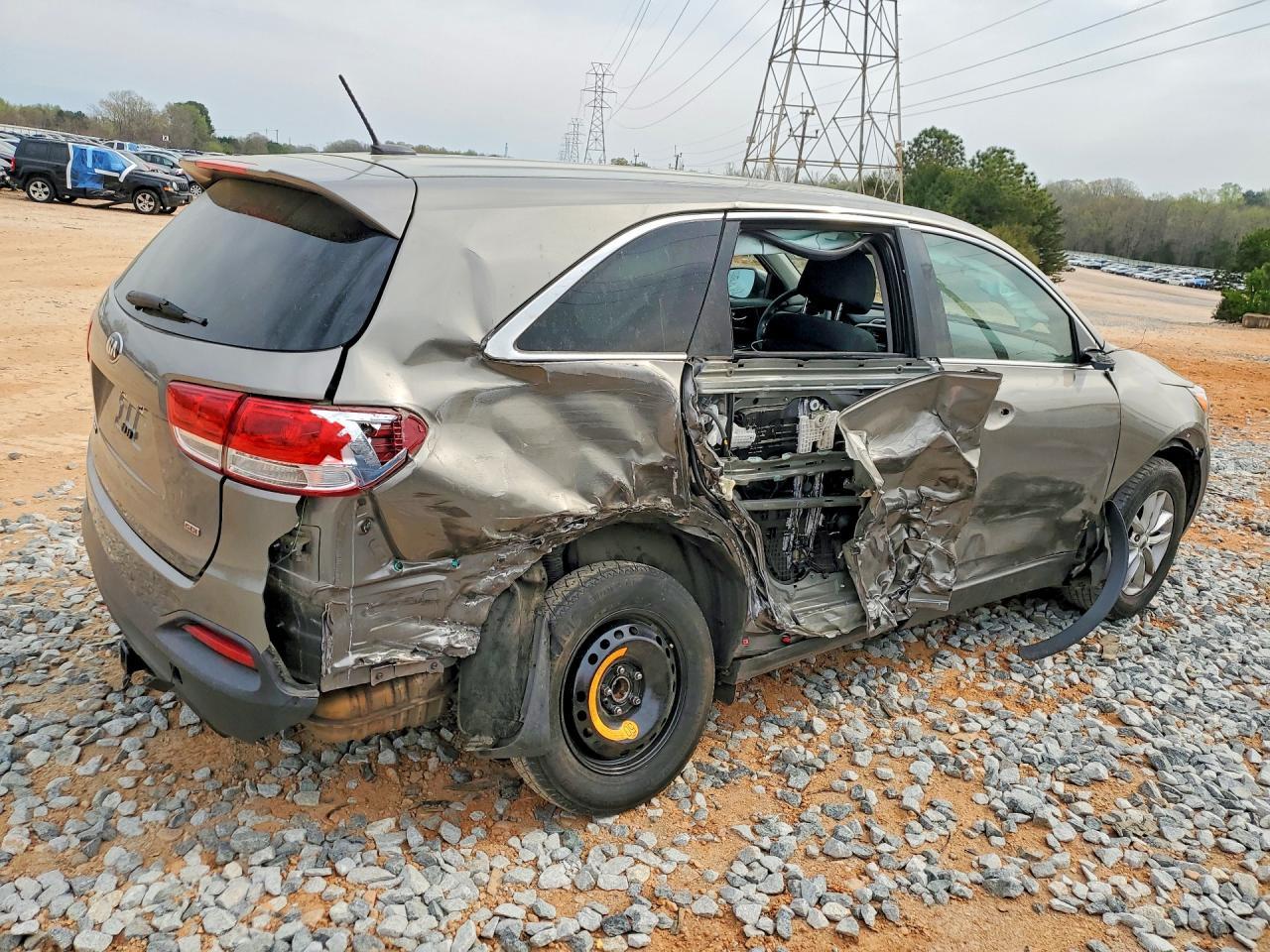 2017 Kia Sorento L - Image 3