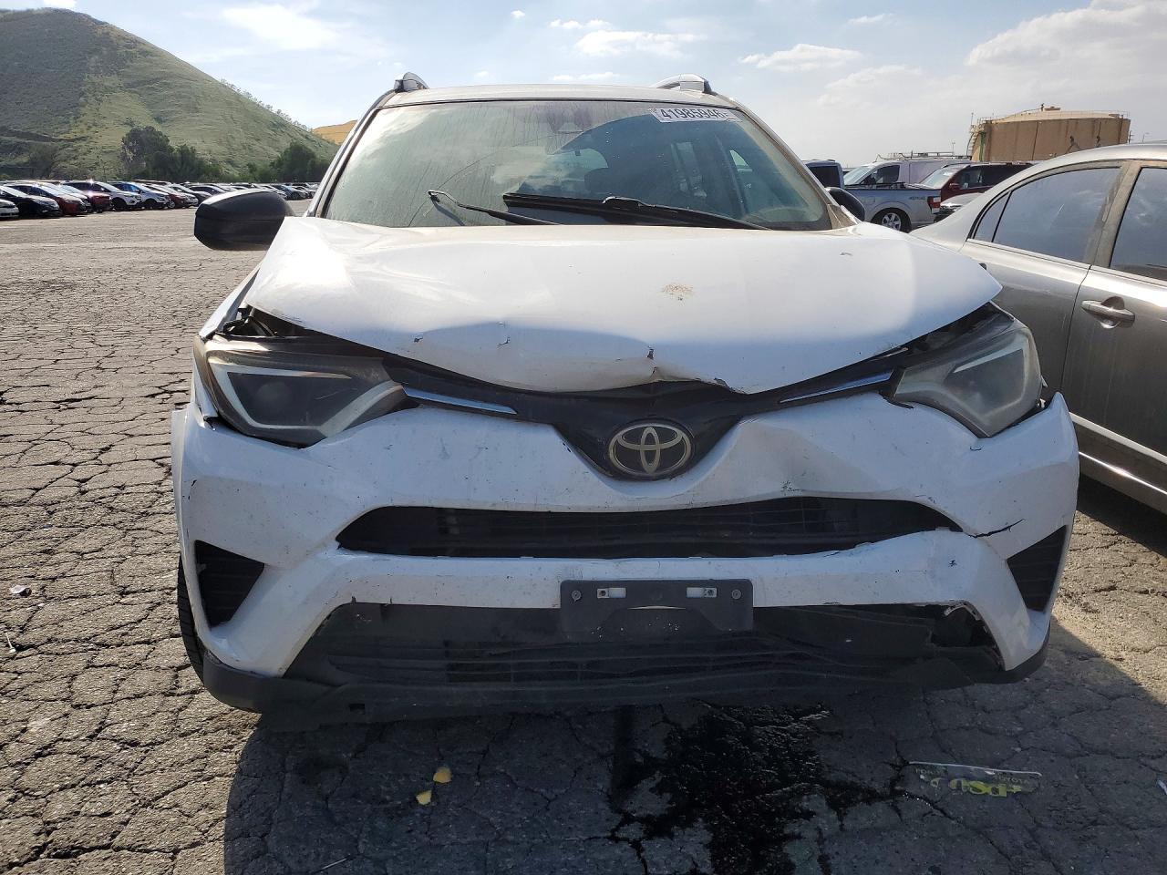 2017 Toyota Rav4 Le - Image 5