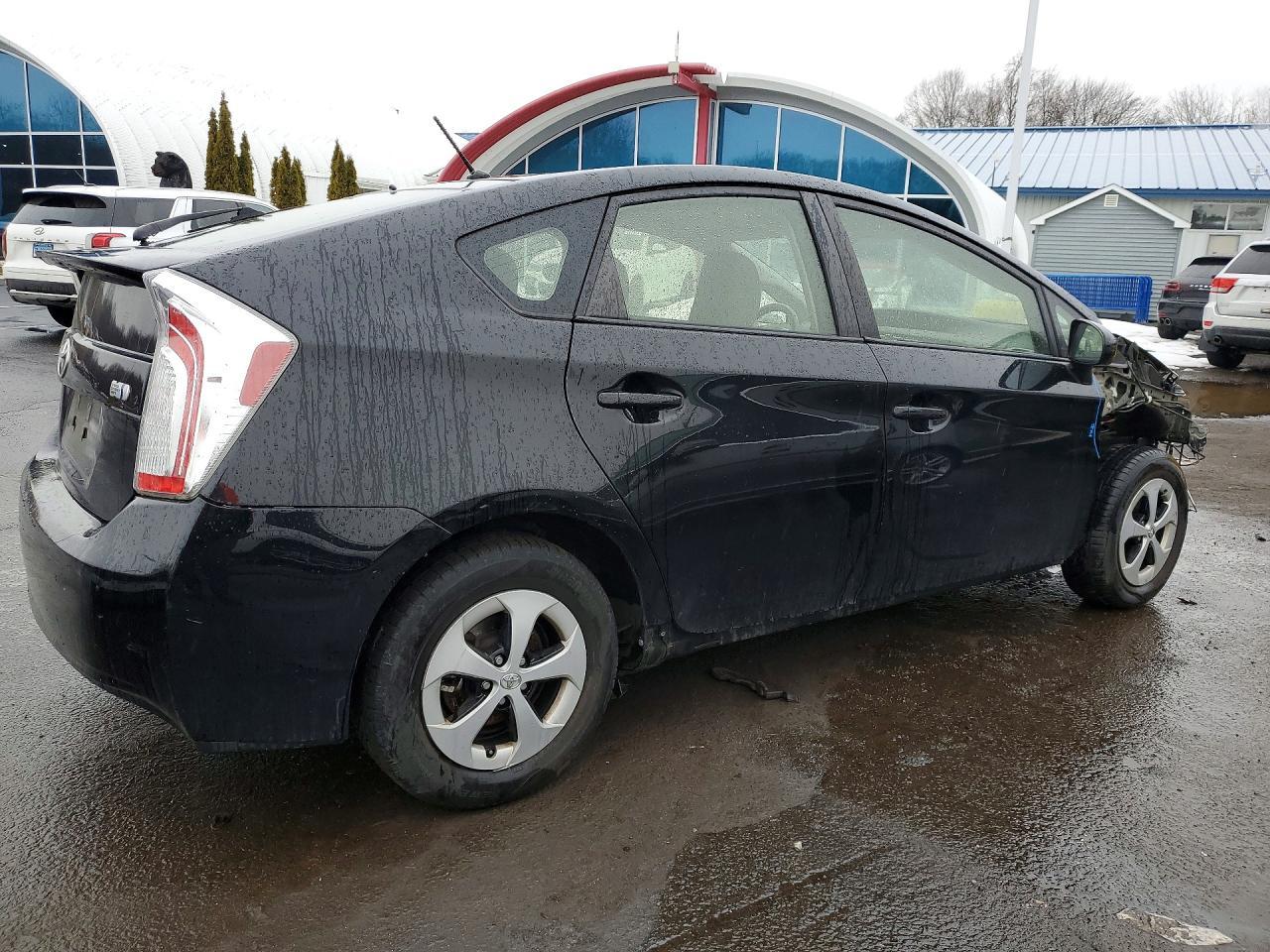 2015 Toyota Prius Two - Фото 3