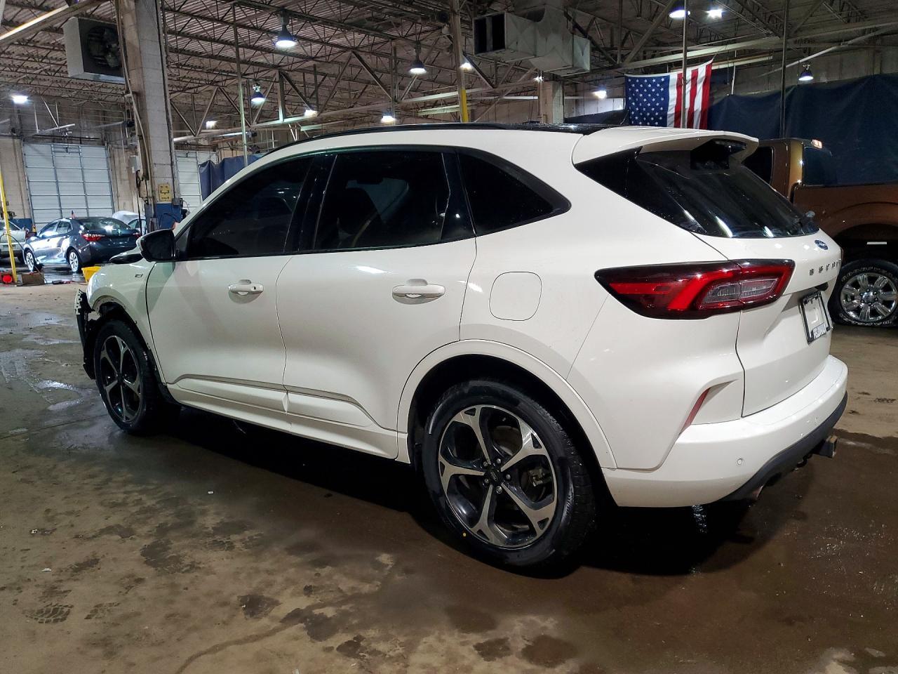2023 Ford Escape St Line Select - Фото 2