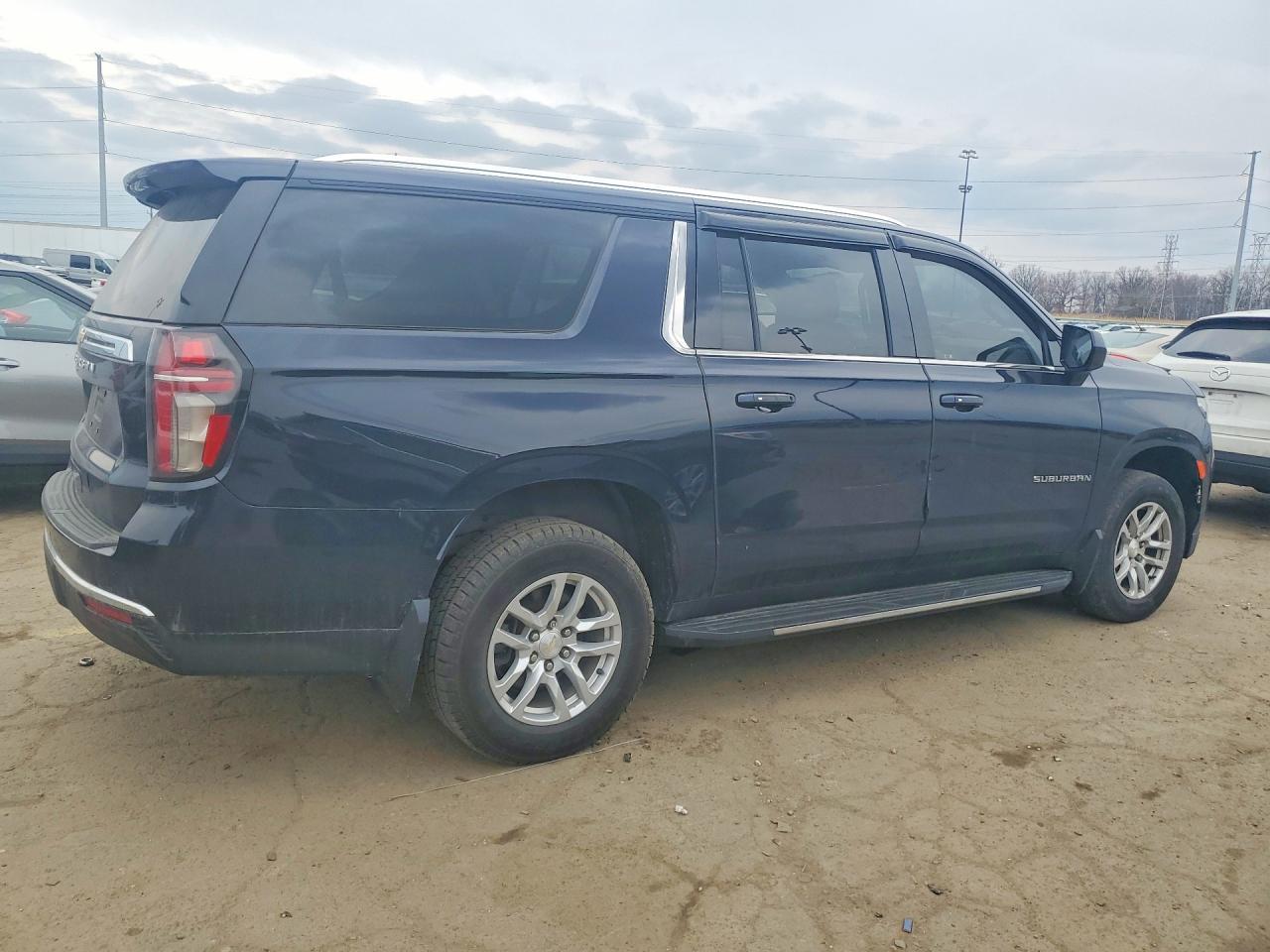 2021 Chevrolet Suburban K1500 Ls - Фото 3