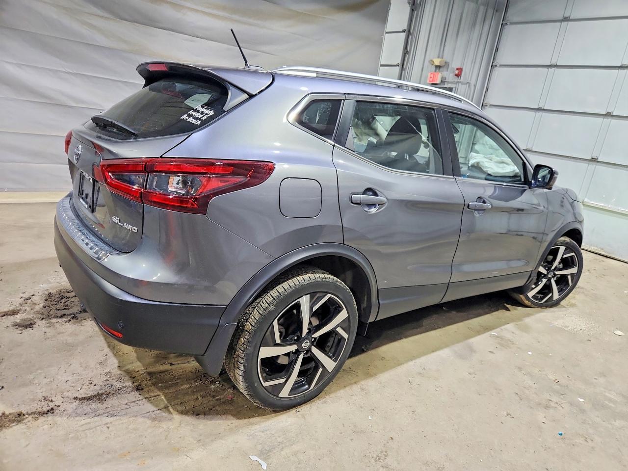 2022 Nissan Rogue Sport Sl - Image 3