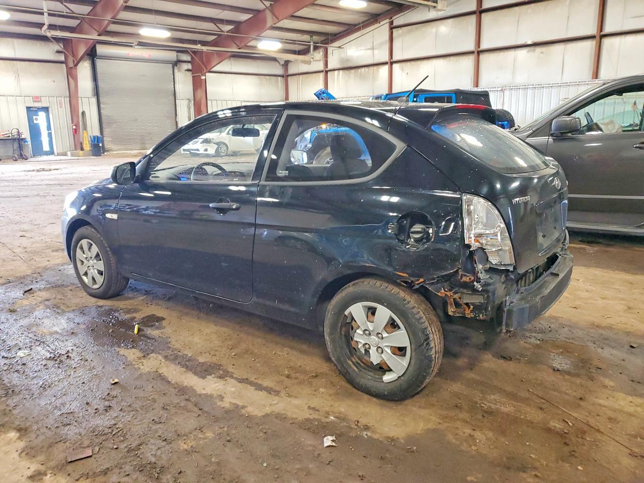 2011 Hyundai Accent Gl - Image 2