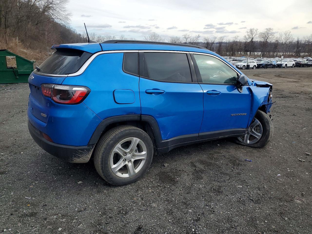 2023 Jeep Compass Latitude - Image 3