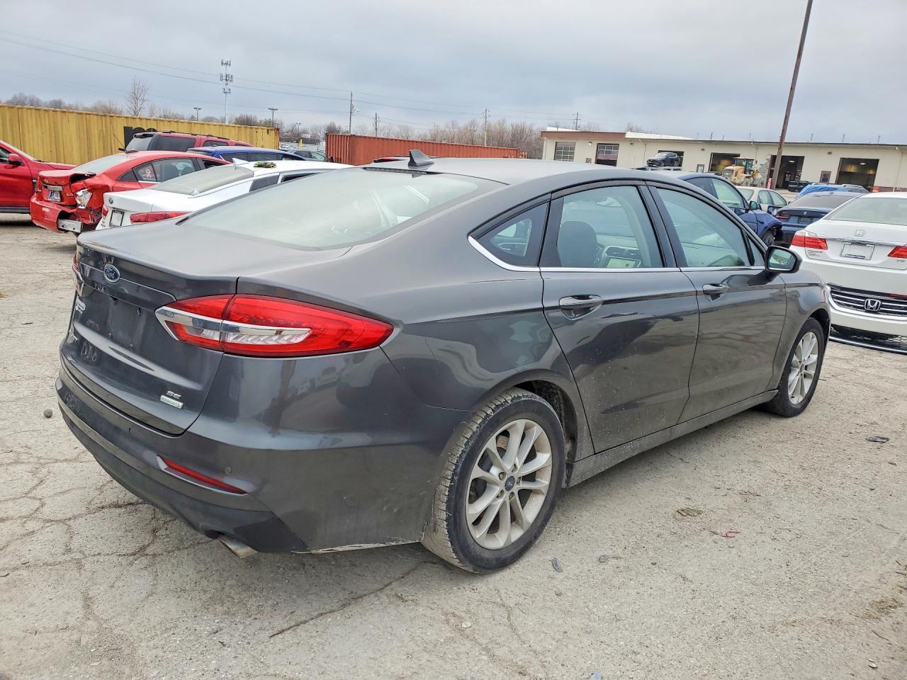2020 Ford Fusion Se - Фото 3