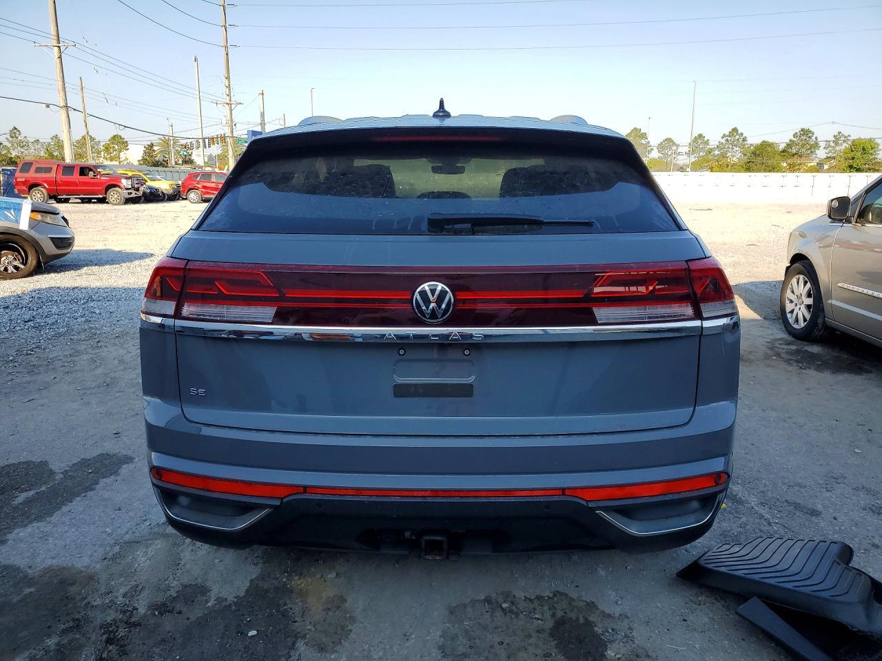 2024 Volkswagen Atlas Cross Sport Se - Image 6