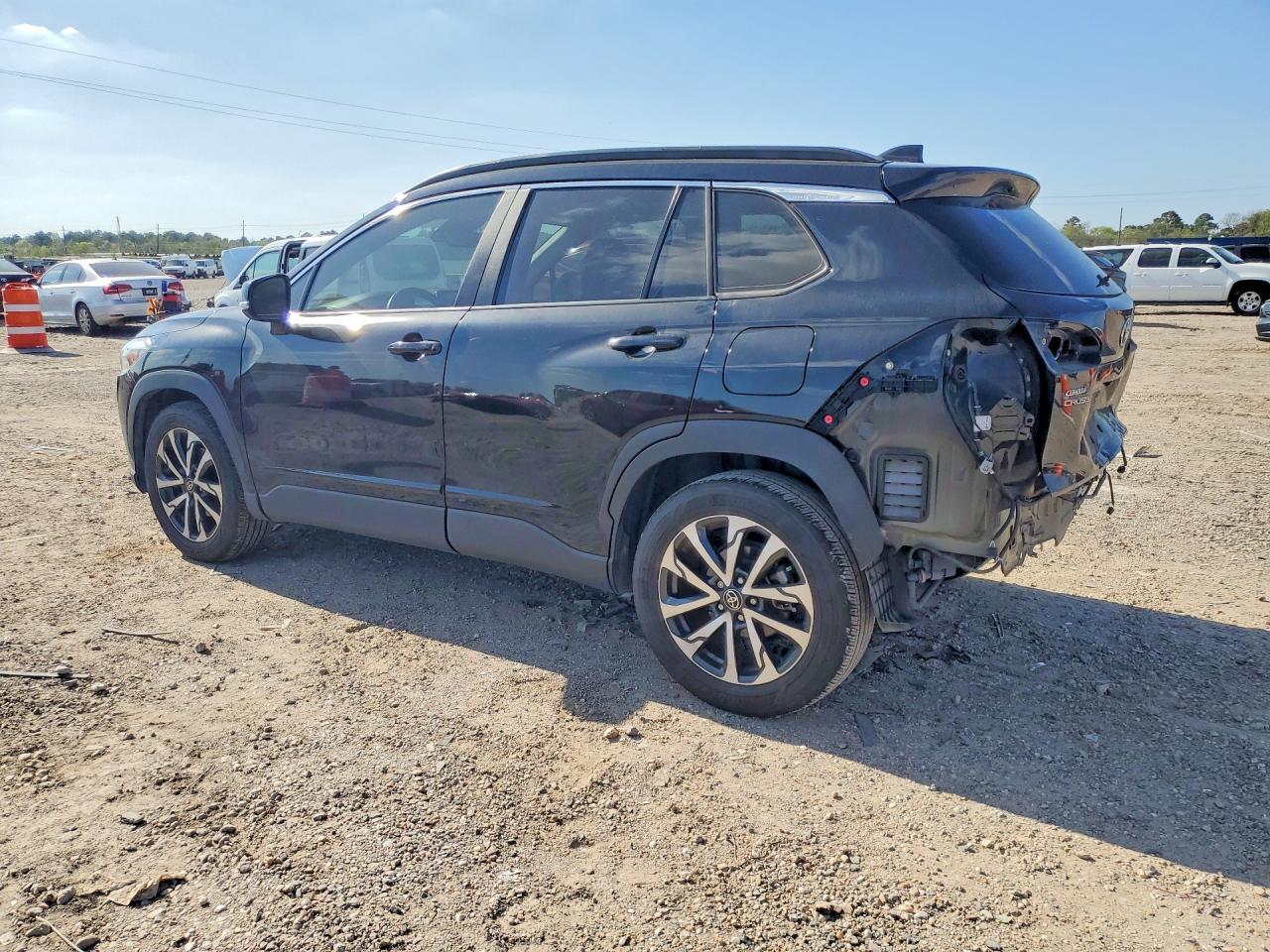 2022 Toyota Corolla Cross Xle - Image 2