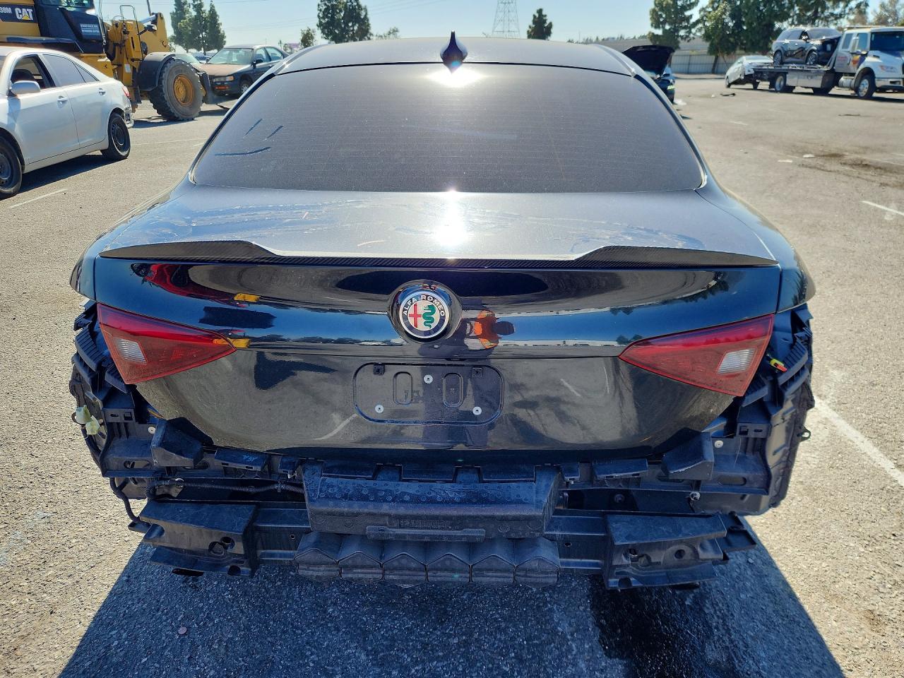 2022 Alfa Romeo Giulia Super - Image 6