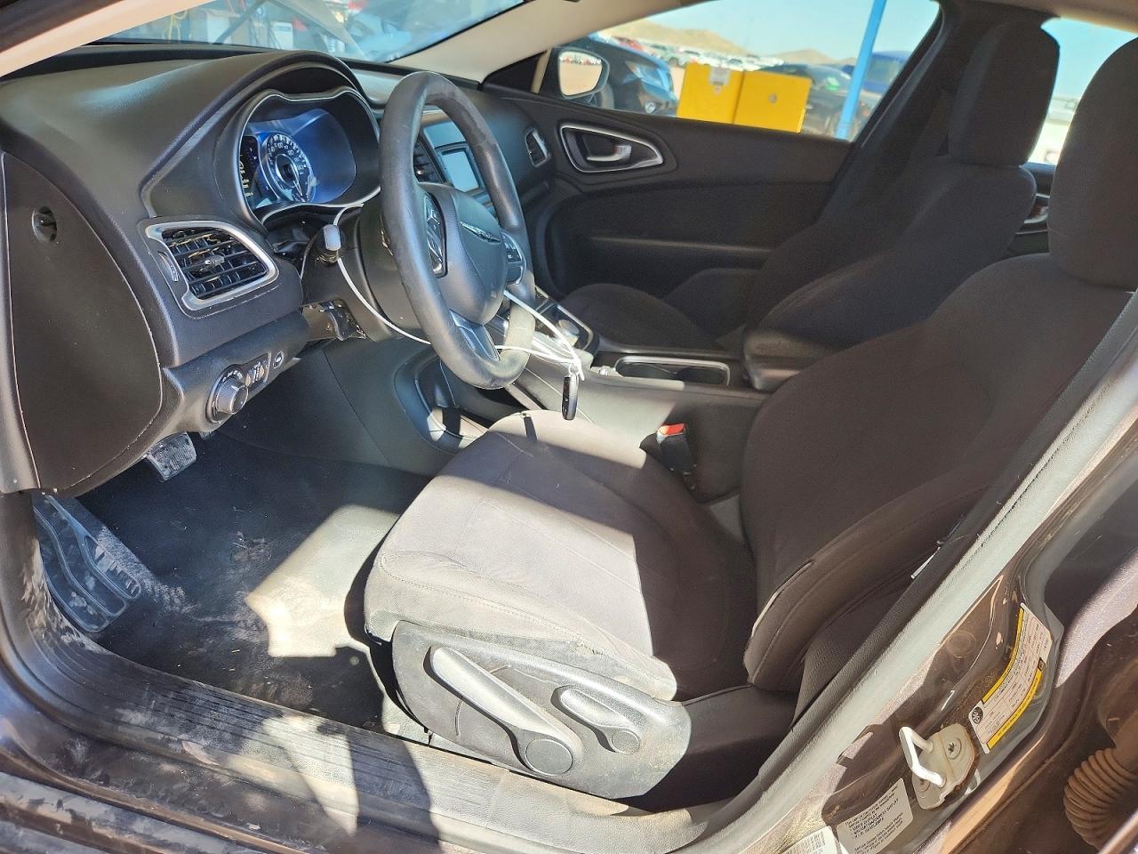 2015 Chrysler 200 Limited - Фото 7