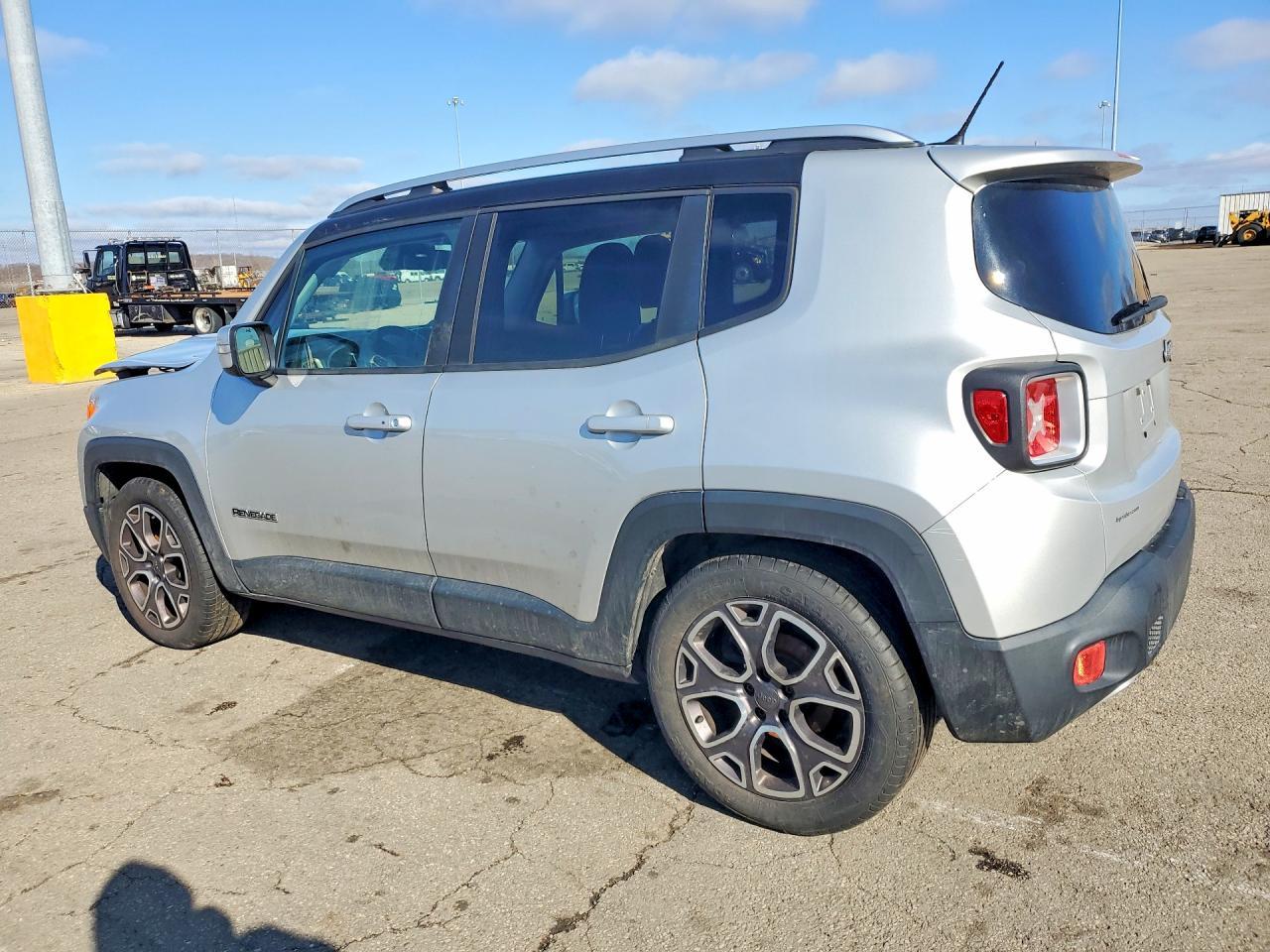 2015 Jeep Renegade Limited - Фото 2