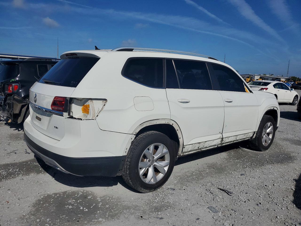 2018 Volkswagen Atlas S - Фото 3