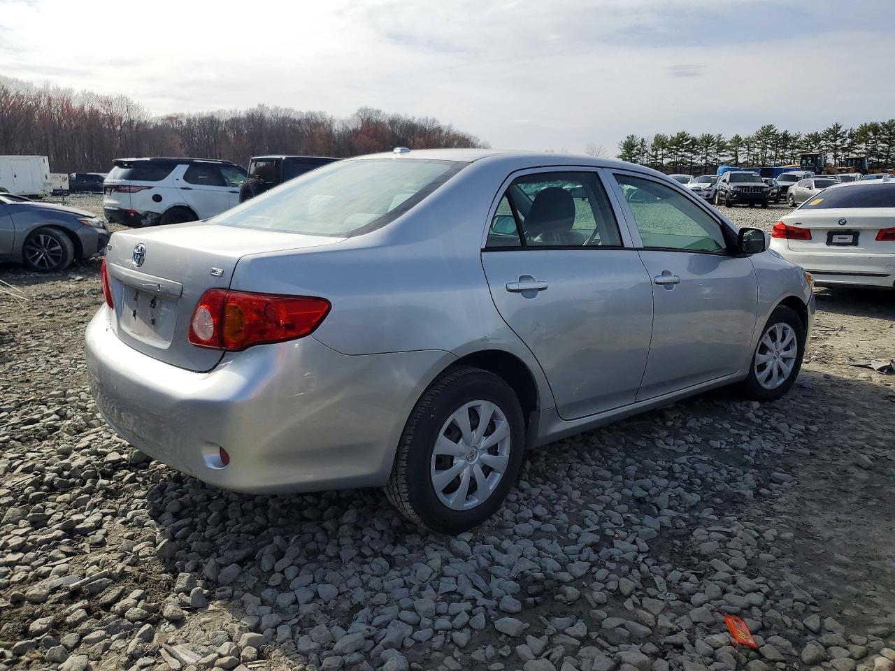 2010 Toyota Corolla Le - Image 3