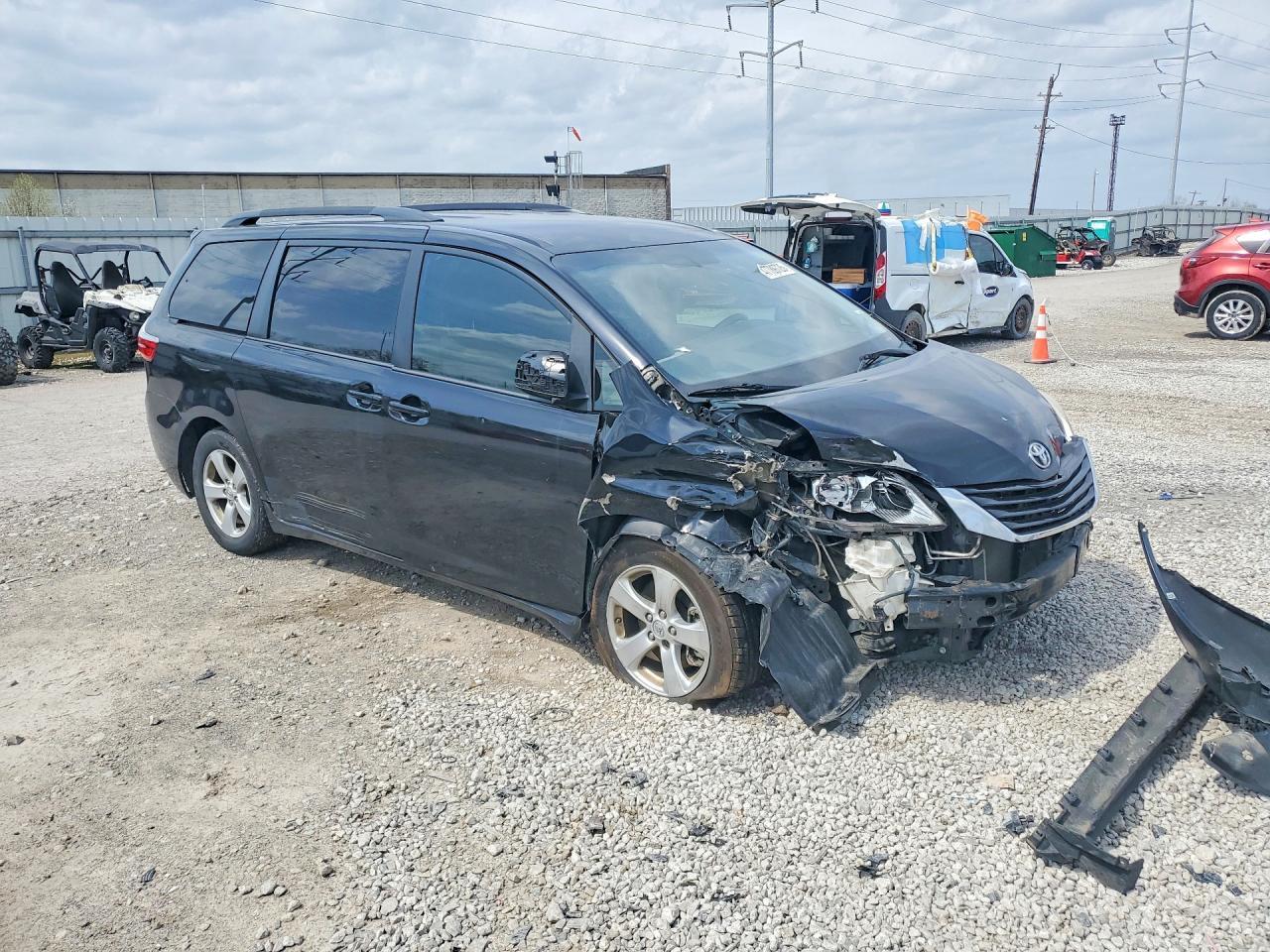 2015 Toyota Sienna Le 8-Passenger - Фото 4