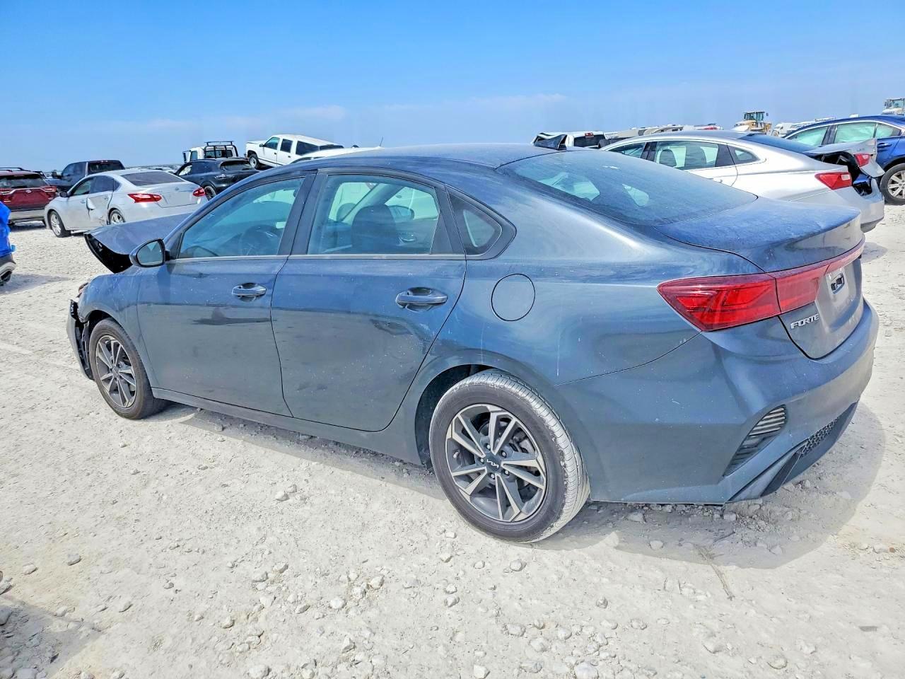 2024 Kia Forte Lxs - Image 2