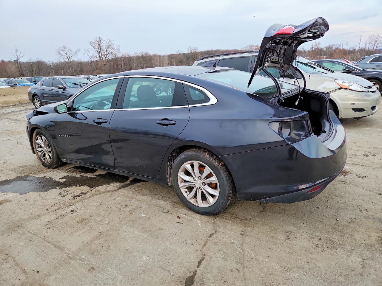 2022 Chevrolet Malibu Lt - Фото 2